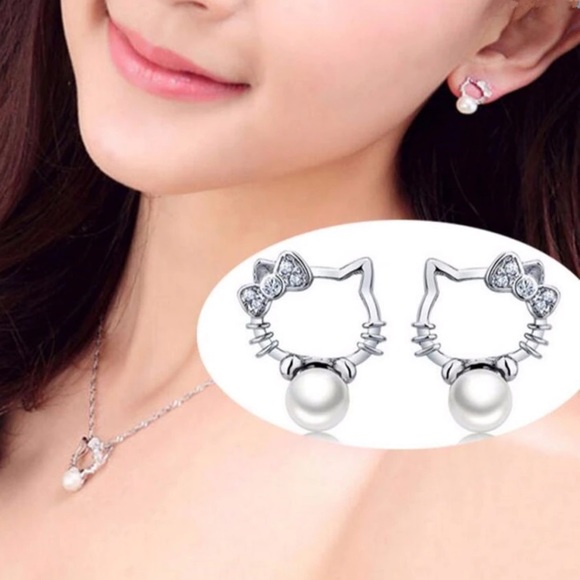 Hello Kitty Crystal PEARL STUD Earrings with Gift Bag - Picture 4 of 8